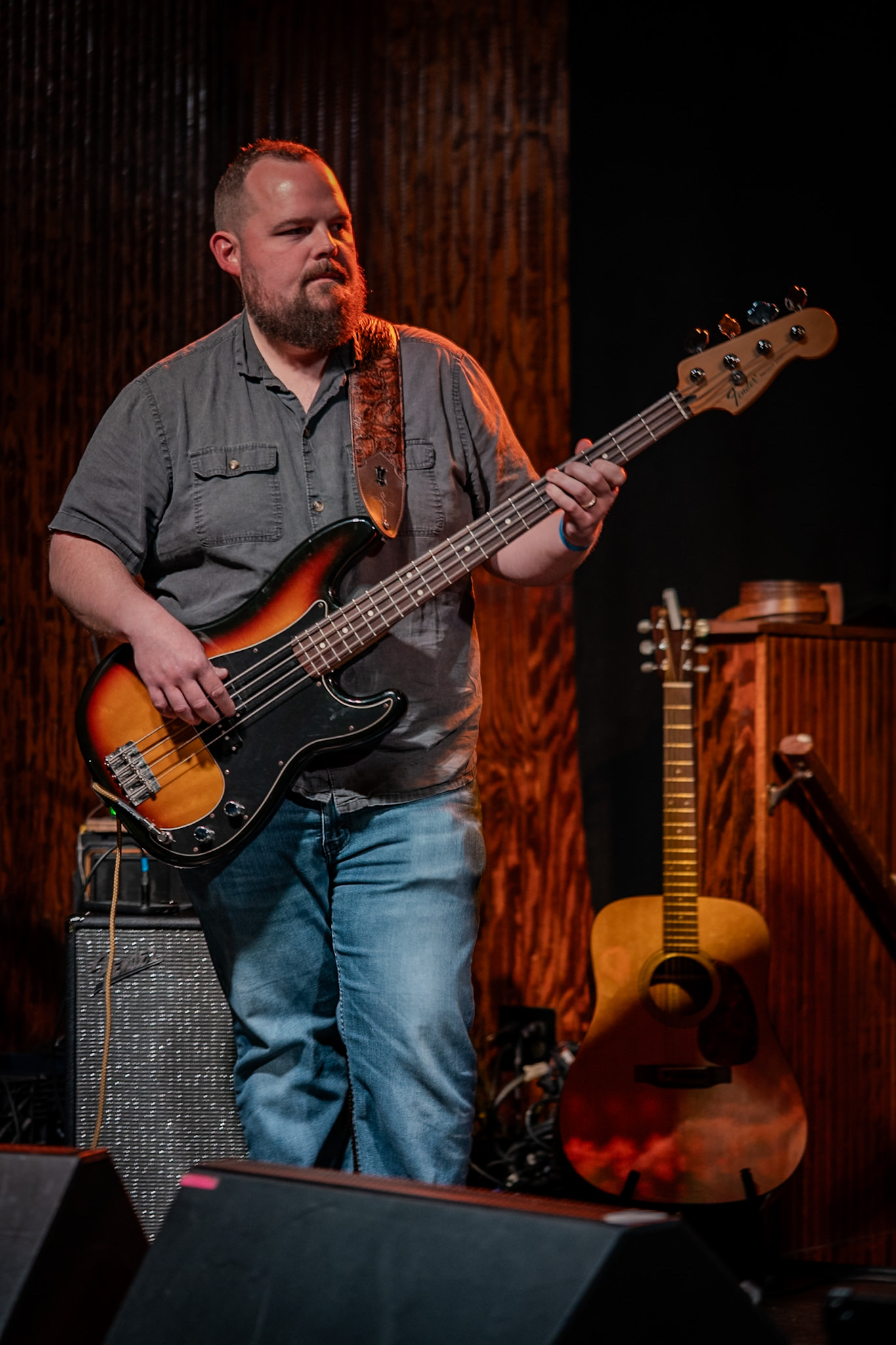 Bass guitar